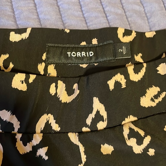 Torrid Studio Knit Tapered Pant Black Leopard Size 2 (2X) - Picture 7 of 7